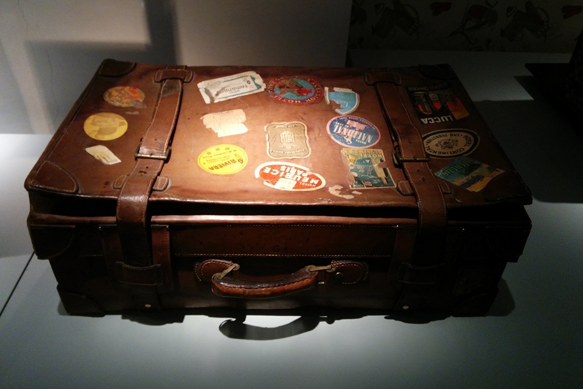 Alter Koffer mit Aufklebern