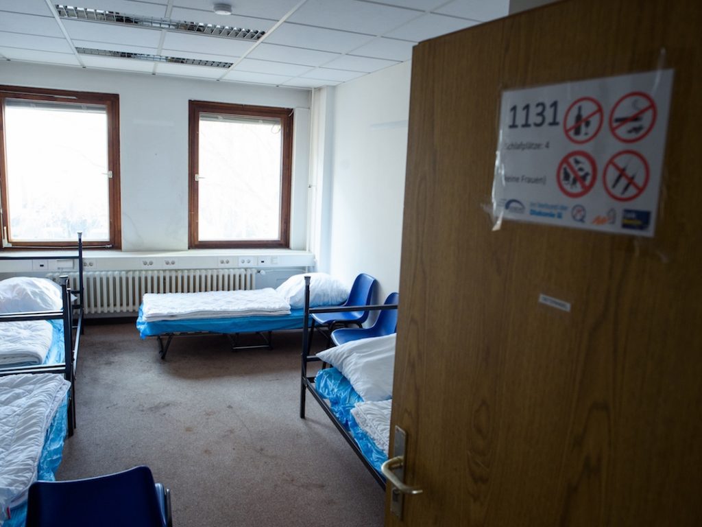 Ein Mehrbettzimmer einer Notunterkunft